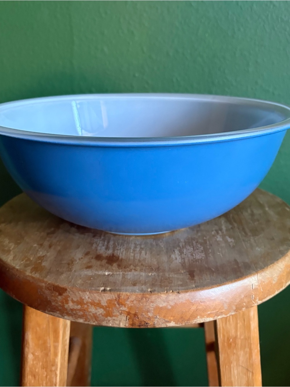 Vintage Pyrex 326 of the "Moody Blues" collection mixing bowl with glass bottom